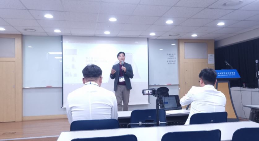 서울대병원에서 원장님 대상 마케팅 강의를 진행하는 열정덕 PD