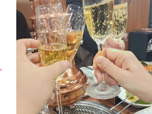 연말을 맞아 병원 원장님이 준비해 주신 샴페인