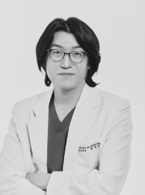 전국에서 수술 문의를 받는 비뇨기과 전문의 꽈추형