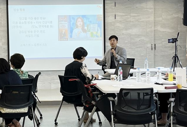 기업에서 콘텐츠 강의를 진행 중인 덕PD