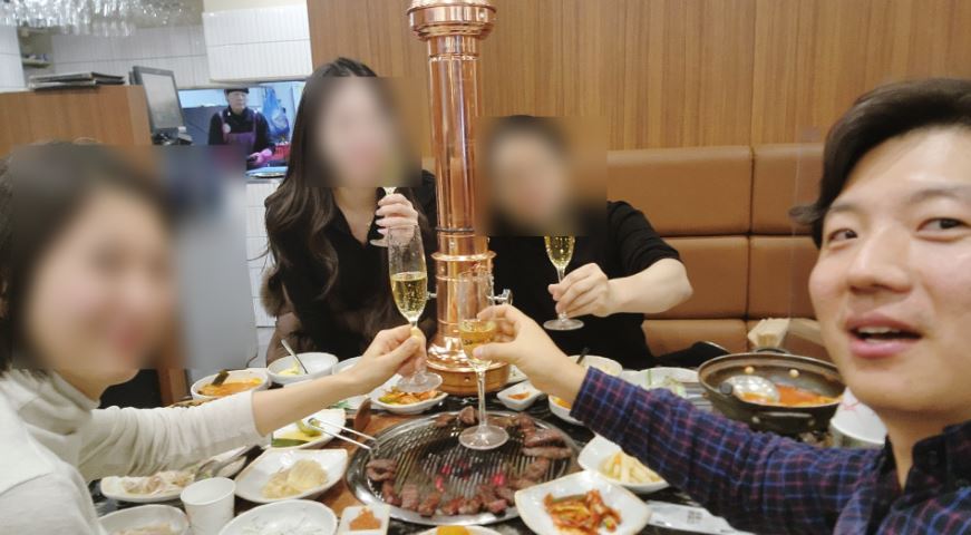 3년째 재계약 중인 병원 직원분들과 함께한 사진