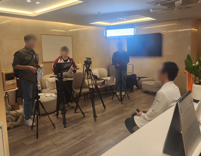 원장님 인터뷰 기반 병원 유튜브 제작 현장 이미지