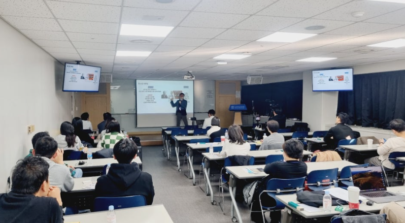 서울대병원에서 원장님 대상으로 마케팅 강의 중인 모습