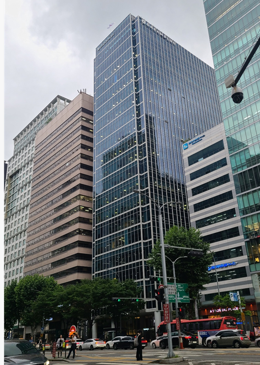 비 내리는 날 강의가 열린 강남의 건물 주변 풍경