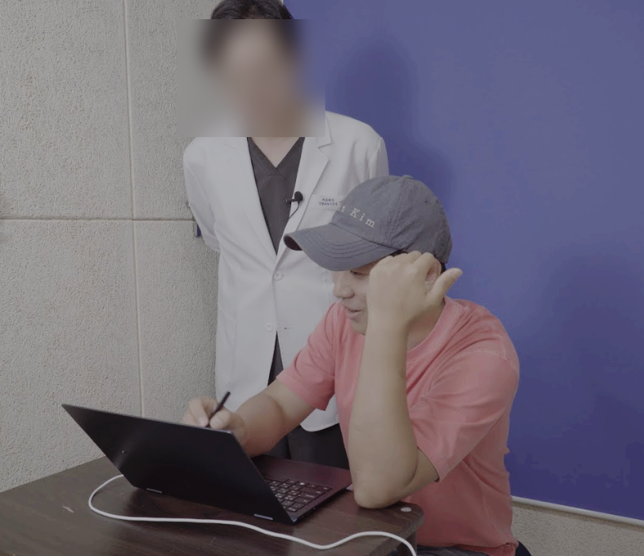 원장님과 당일 촬영 컨셉 회의를 하는 덕PD