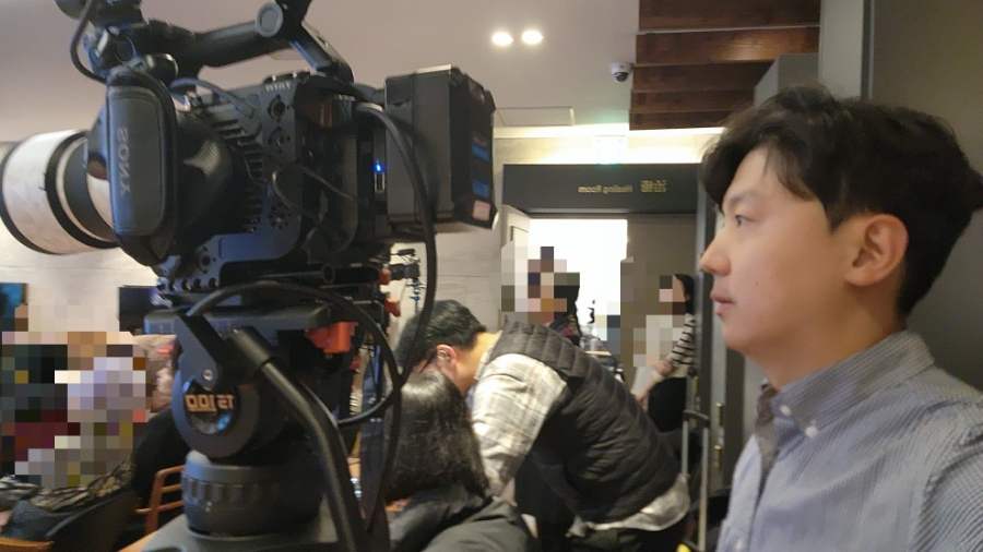 촬영 중인 건강한마케팅 열정 덕 PD